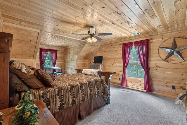 408 Mountain Creek Way, Ellijay, GA 30536