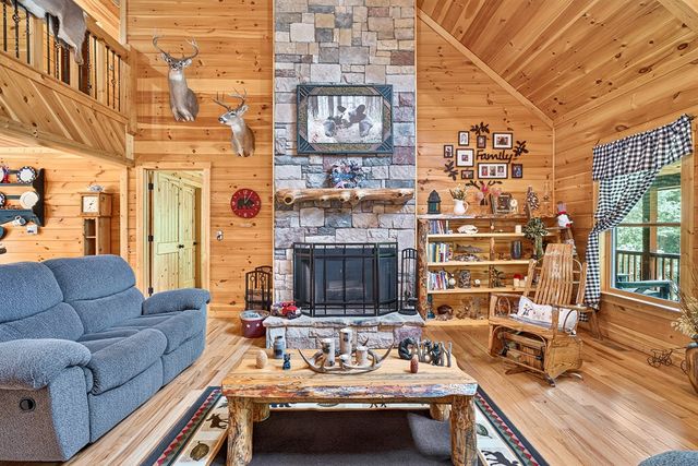 408 Mountain Creek Way, Ellijay, GA 30536
