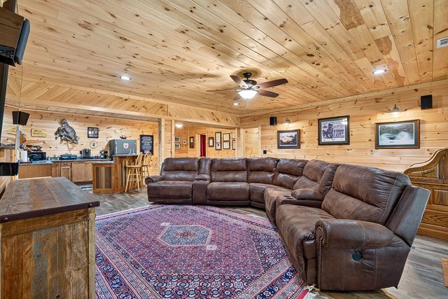 408 Mountain Creek Way, Ellijay, GA 30536