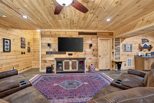 408 Mountain Creek Way, Ellijay, GA 30536