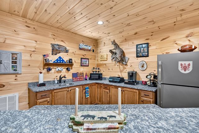 408 Mountain Creek Way, Ellijay, GA 30536