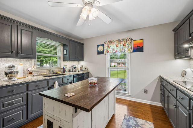 2117 Safe Haven Cir, Estill Springs, TN 37330