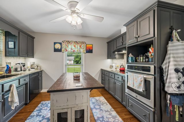 2117 Safe Haven Cir, Estill Springs, TN 37330