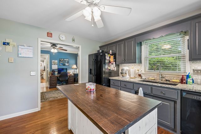 2117 Safe Haven Cir, Estill Springs, TN 37330