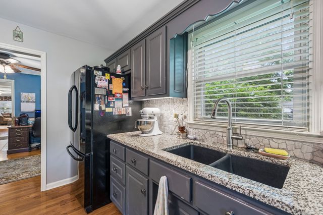 2117 Safe Haven Cir, Estill Springs, TN 37330