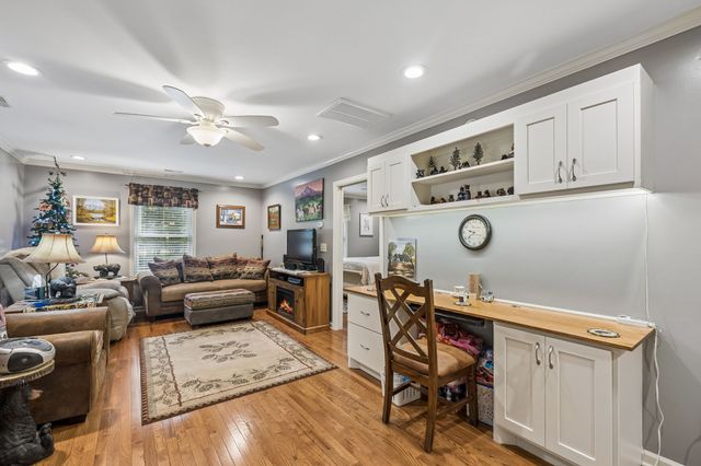 2117 Safe Haven Cir, Estill Springs, TN 37330