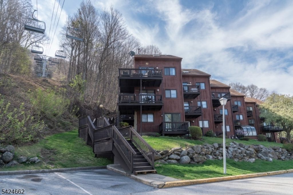 4 Red Lodge Dr 3, Vernon Twp., NJ 07462