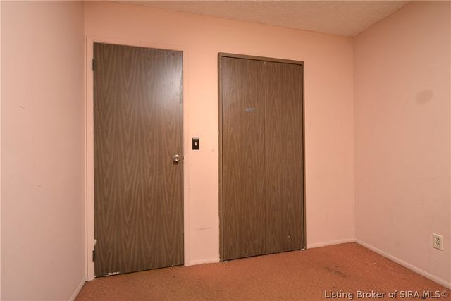 927 Capitol Hills Drive, Jeffersonville, IN 47130
