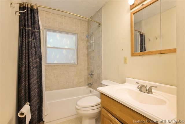 927 Capitol Hills Drive, Jeffersonville, IN 47130