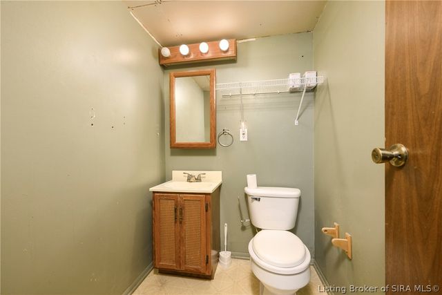 927 Capitol Hills Drive, Jeffersonville, IN 47130