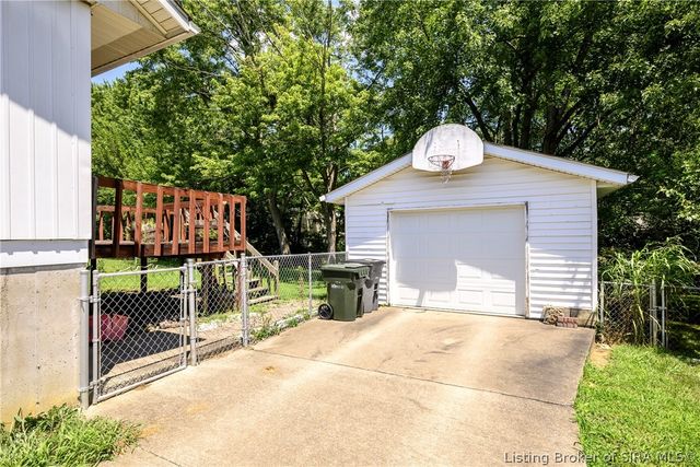 927 Capitol Hills Drive, Jeffersonville, IN 47130