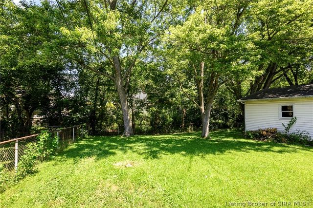 927 Capitol Hills Drive, Jeffersonville, IN 47130