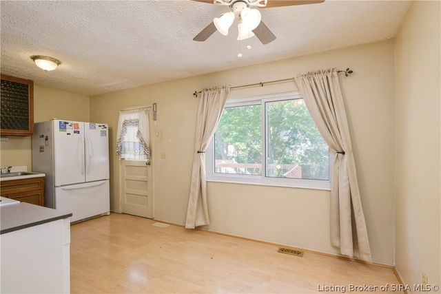 927 Capitol Hills Drive, Jeffersonville, IN 47130