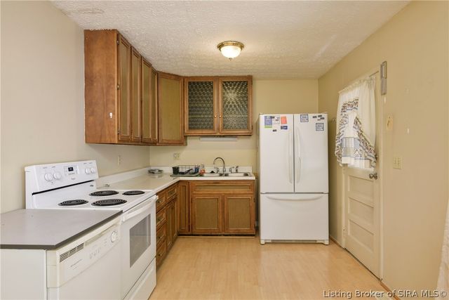 927 Capitol Hills Drive, Jeffersonville, IN 47130