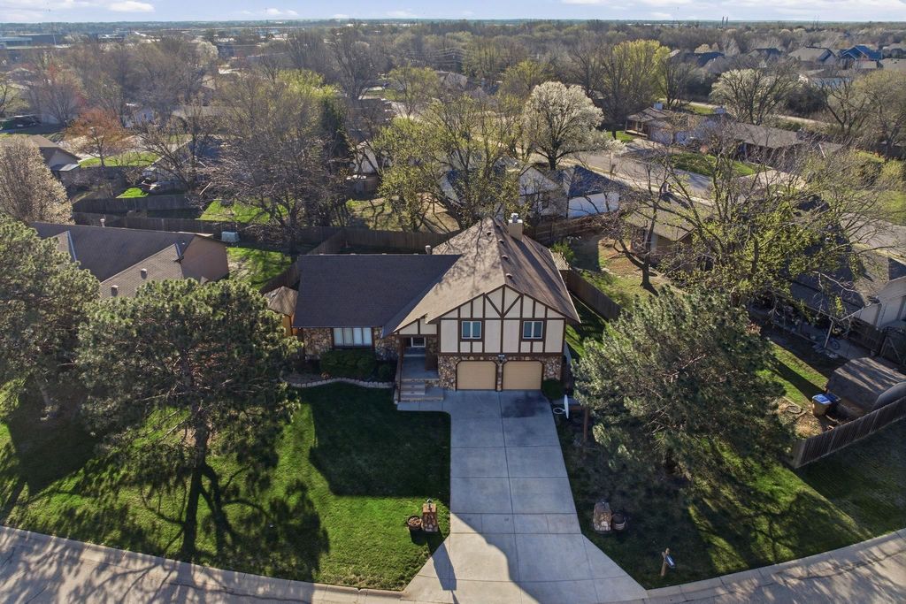 709 Marsha Dr, Andover, KS 67002