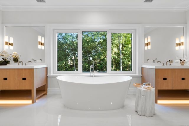 72 Old Kings Highway South, Darien, CT 06820