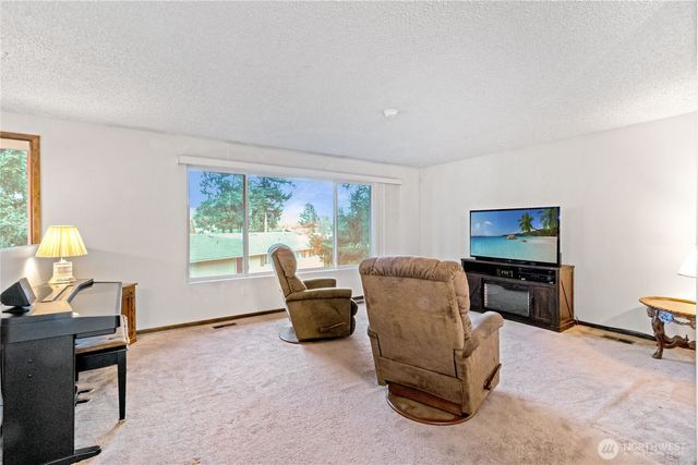 6743 La Bello Drive, Lynden, WA 98264