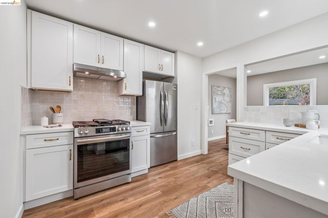 3056 Roxbury Avenue, Oakland, CA 94605