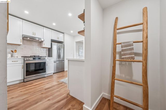 3056 Roxbury Avenue, Oakland, CA 94605