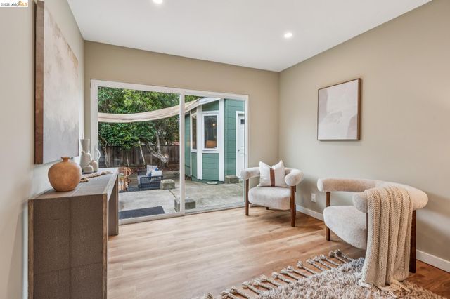 3056 Roxbury Avenue, Oakland, CA 94605