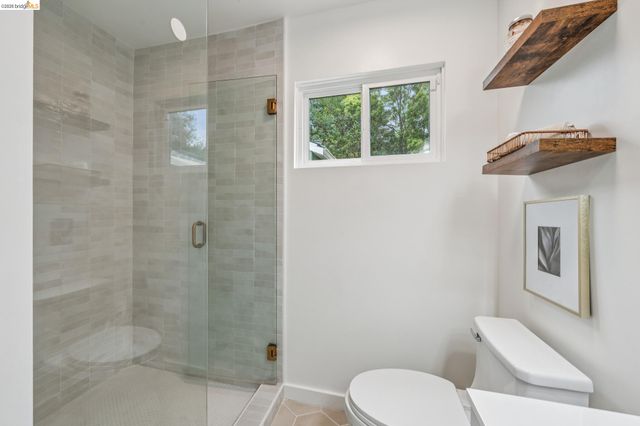 3056 Roxbury Avenue, Oakland, CA 94605