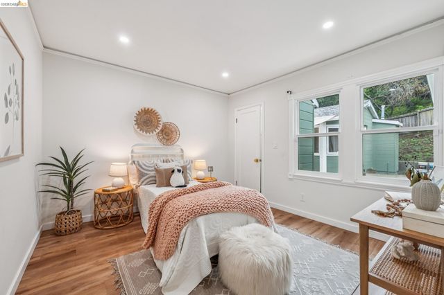 3056 Roxbury Avenue, Oakland, CA 94605