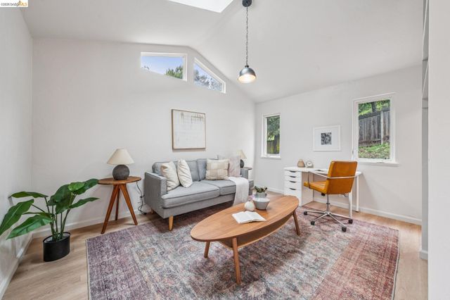 3056 Roxbury Avenue, Oakland, CA 94605