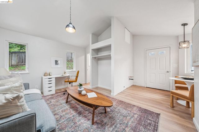 3056 Roxbury Avenue, Oakland, CA 94605