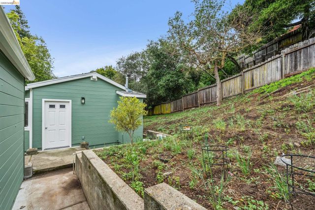 3056 Roxbury Avenue, Oakland, CA 94605