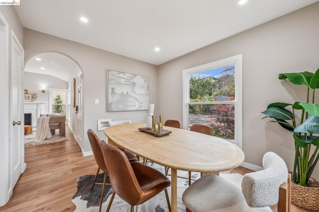 3056 Roxbury Avenue, Oakland, CA 94605