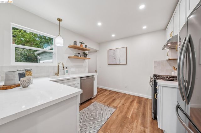 3056 Roxbury Avenue, Oakland, CA 94605