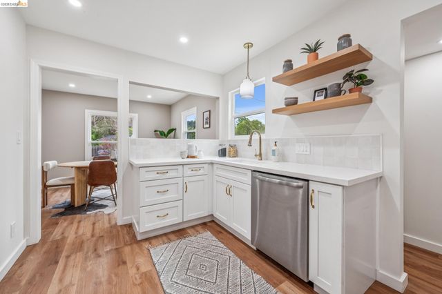 3056 Roxbury Avenue, Oakland, CA 94605