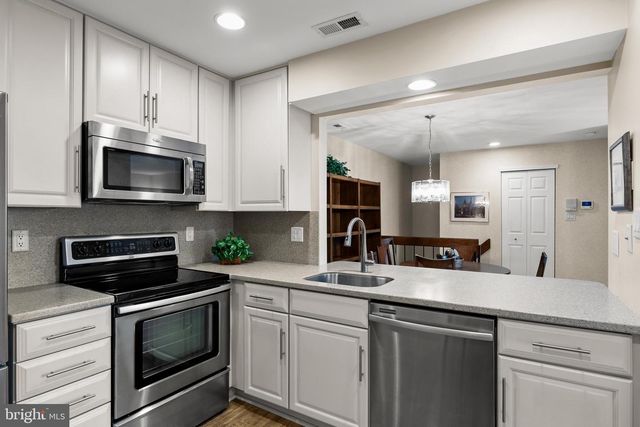 995B SCOTSWOOD COURT, Mount Laurel, NJ 08054