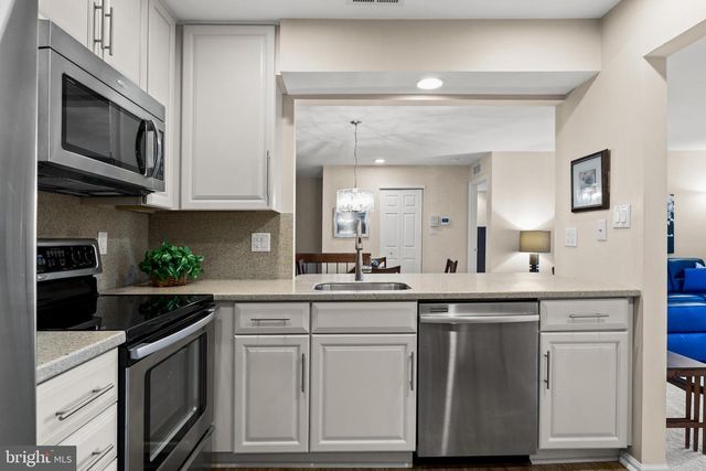 995B SCOTSWOOD COURT, Mount Laurel, NJ 08054