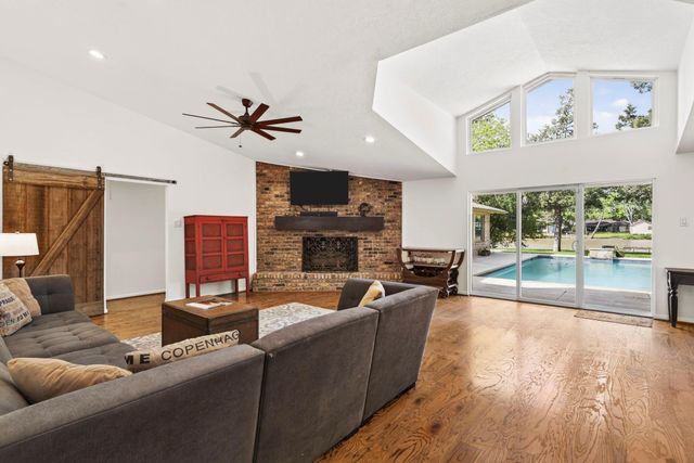 522 Oyster Creek Drive, Sugar Land, TX 77478