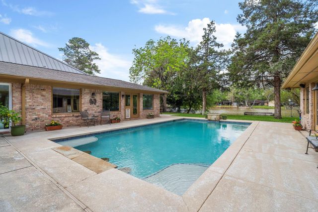 522 Oyster Creek Drive, Sugar Land, TX 77478