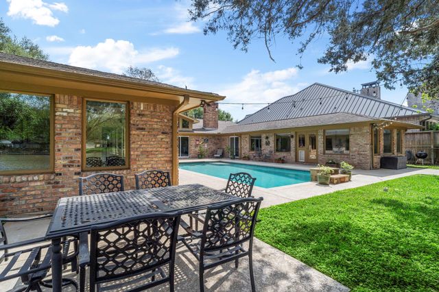 522 Oyster Creek Drive, Sugar Land, TX 77478