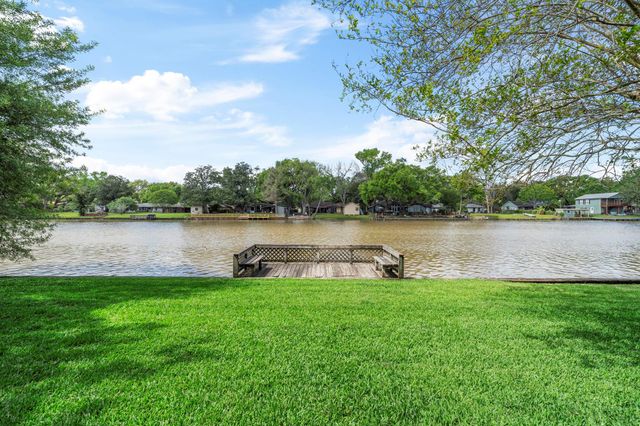 522 Oyster Creek Drive, Sugar Land, TX 77478