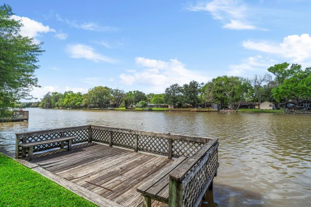 522 Oyster Creek Drive, Sugar Land, TX 77478