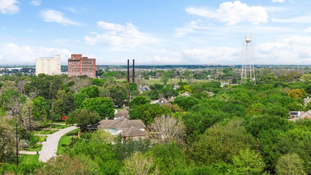 522 Oyster Creek Drive, Sugar Land, TX 77478