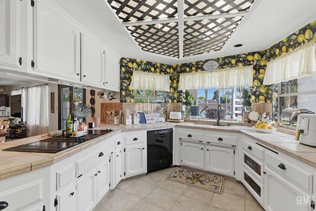 12008 Palm Avenue, Bakersfield, CA 93312