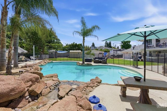 12008 Palm Avenue, Bakersfield, CA 93312