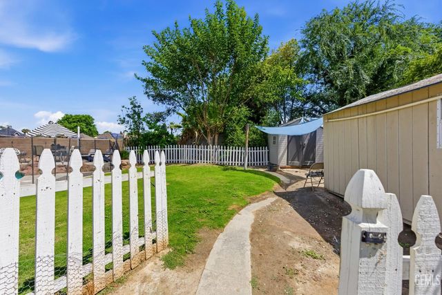 12008 Palm Avenue, Bakersfield, CA 93312