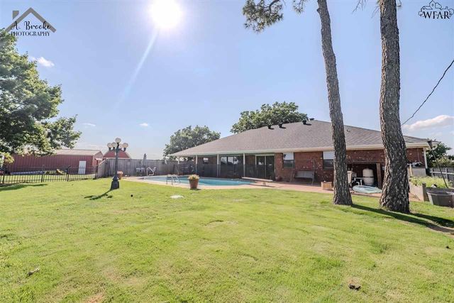 2 GILBERT ROAD, Burkburnett, TX 76354