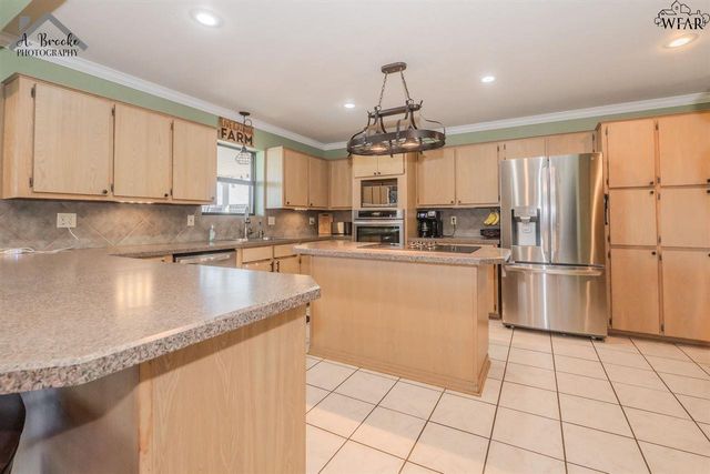 2 GILBERT ROAD, Burkburnett, TX 76354