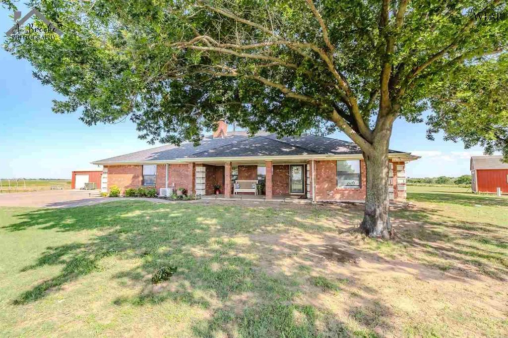 2 GILBERT ROAD, Burkburnett, TX 76354