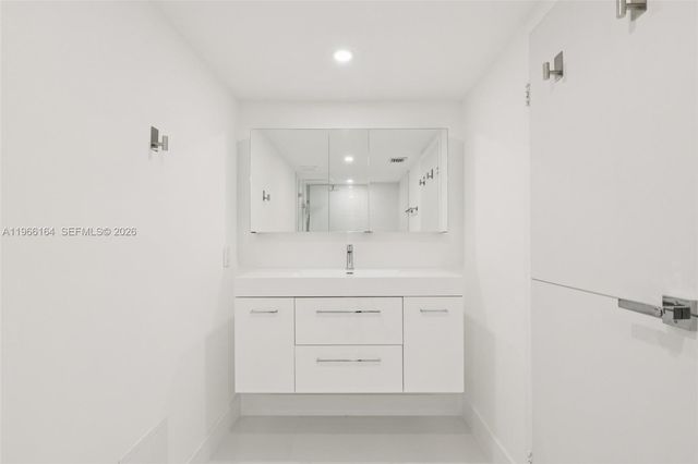 7601 E Treasure Dr 2305, North Bay Village, FL 33141