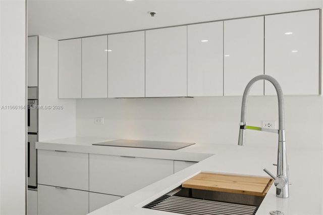 7601 E Treasure Dr 2305, North Bay Village, FL 33141