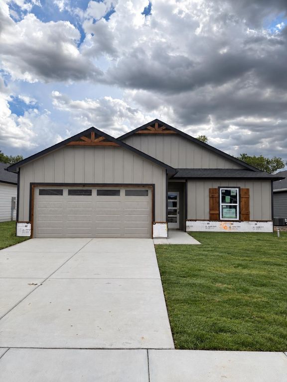 3621 E Bearsden St, Derby, KS 67037