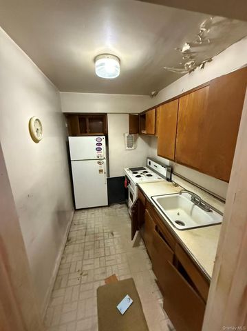 4242 Colden Street C15, Flushing, NY 11355